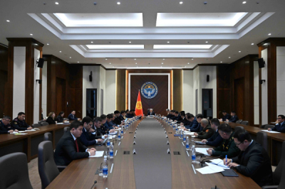 Адылбек Касымалиев провел первое заседание Республиканского штаба по подготовке к досрочным выборам в ЖК