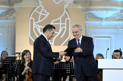 Президент Кыргызстана Садыр Жапаров награжден Международной премией мира