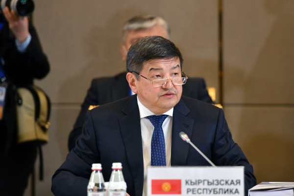 Кыргызстан снова призвал ускорить переход к расчетам в нацвалюте в ЕАЭС