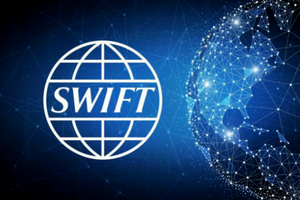 Как отразится в Кыргызстане отключение российских банков от SWIFT